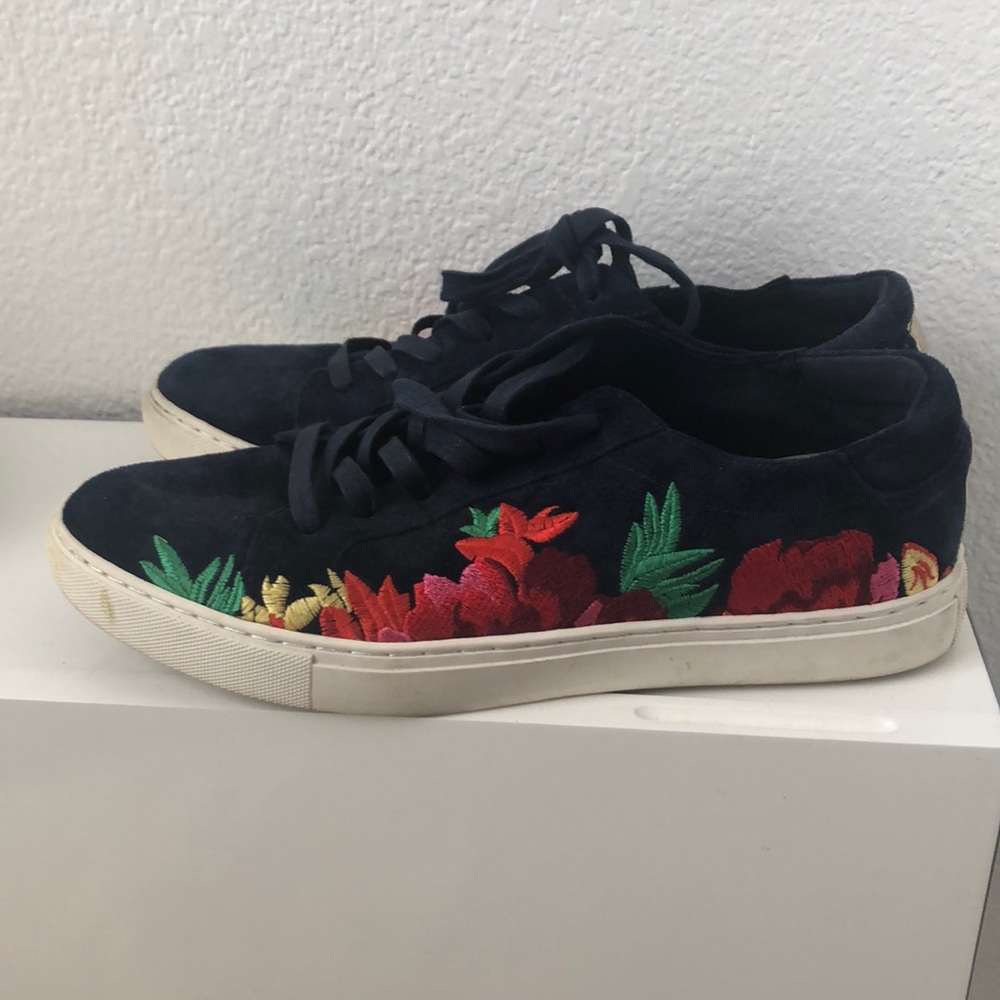 8.5 suede Kenneth Cole shoes